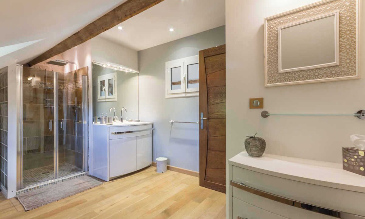 Photo of Bathroom in Mirville