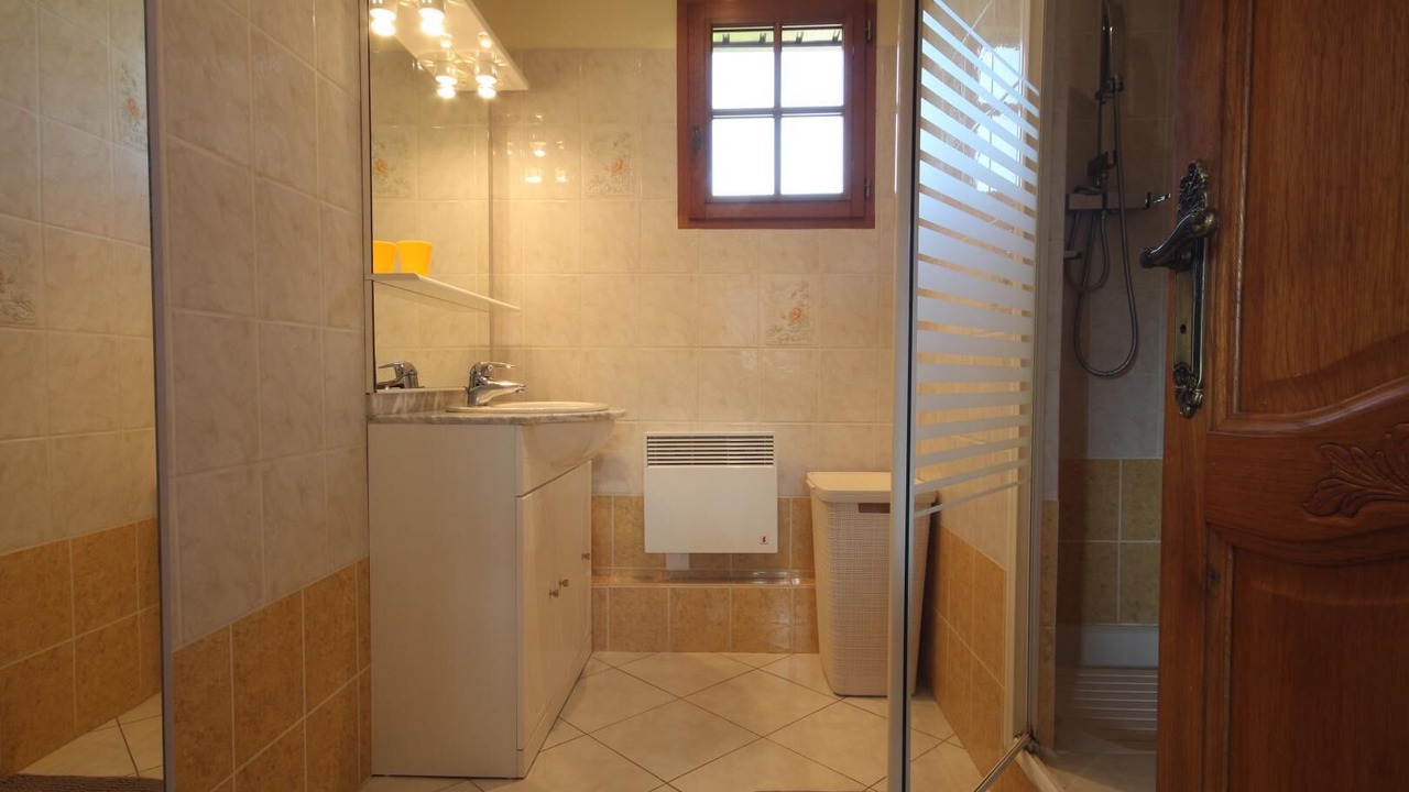 Photo of Bathroom in Muchedent