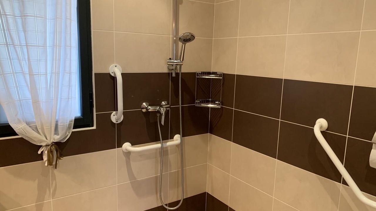 Photo of Bathroom in Saint-Pierre-de-Manneville