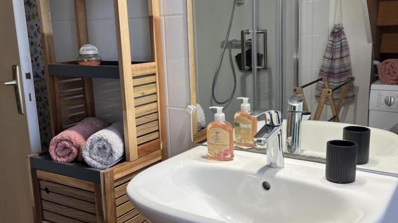 Photo of Bathroom in Saint-Martin-aux-Buneaux