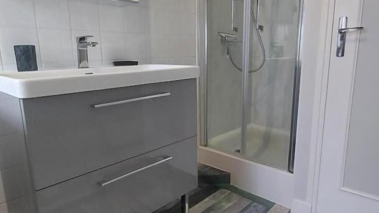 Photo of Bathroom in Saint-Leonard