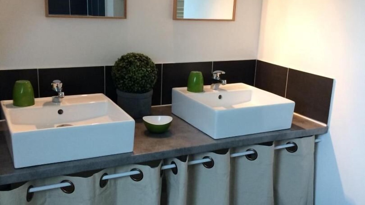 Photo of Bathroom in Envronville