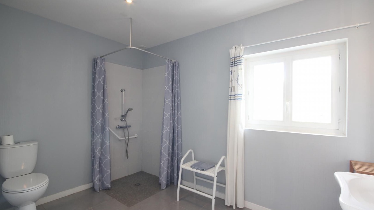 Photo of Bathroom in Envronville