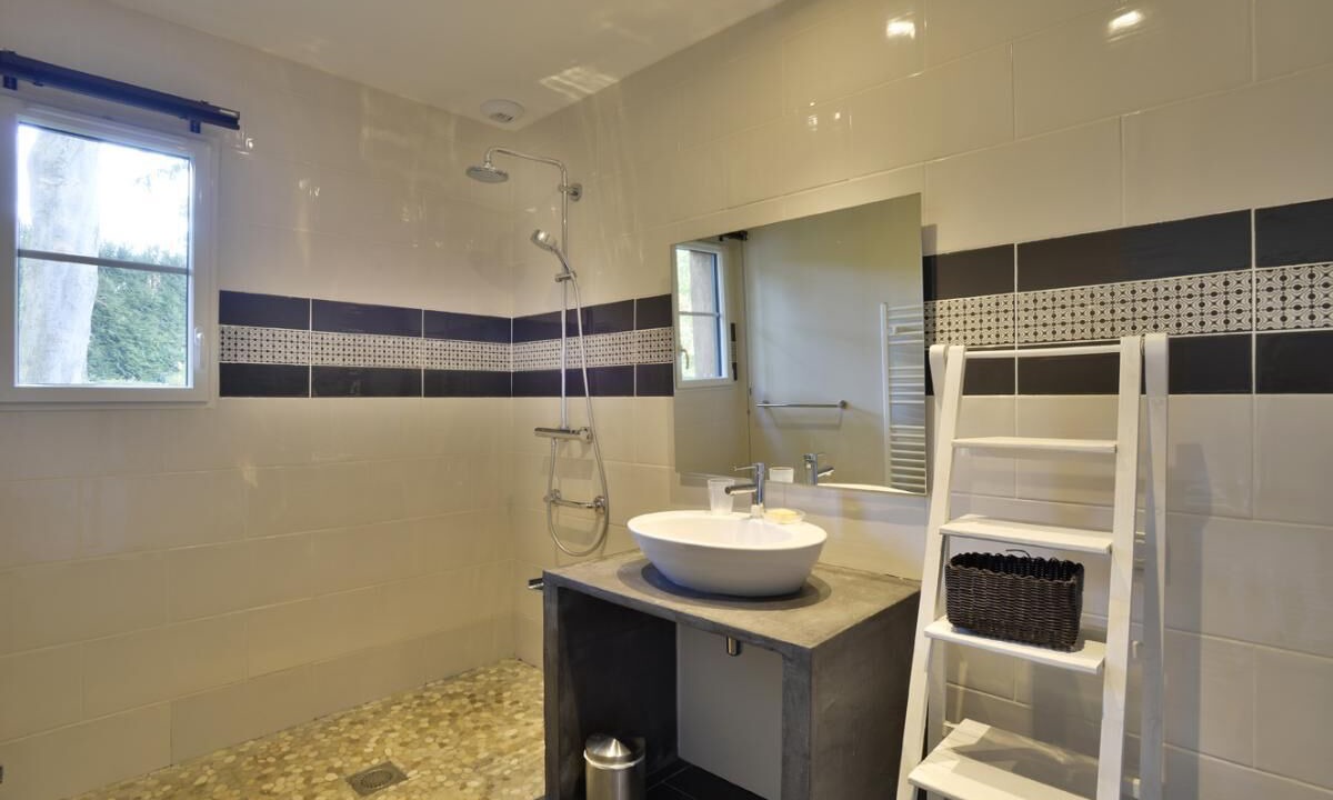 Photo of Bathroom in Houdetot