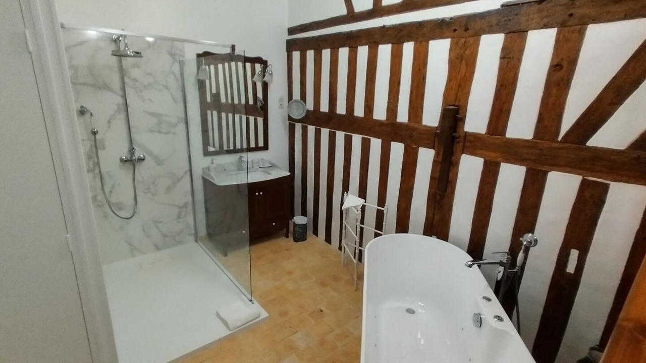 Photo of Bathroom in Fresne-le-Plan