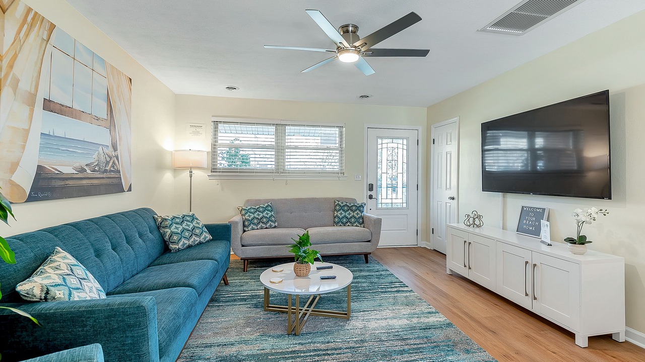Photo of Livingroom in Bayview