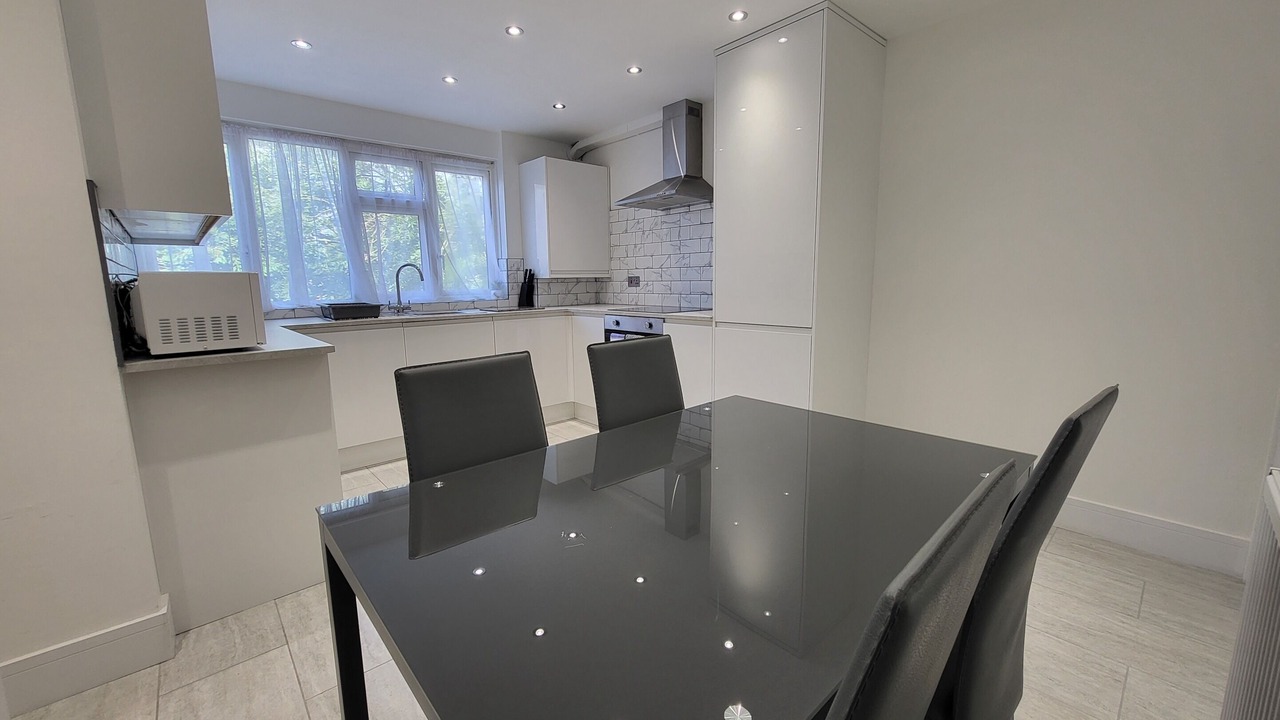 Photo of Livingroom in Sutton Central