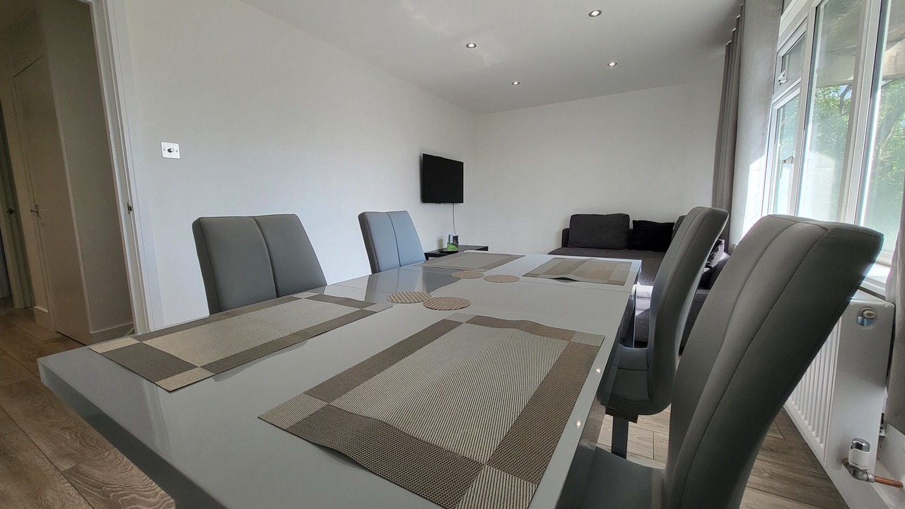 Photo of Livingroom in Sutton Central