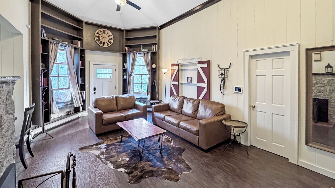 Photo of Livingroom in Commack