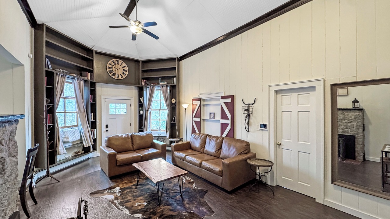 Photo of Livingroom in Commack