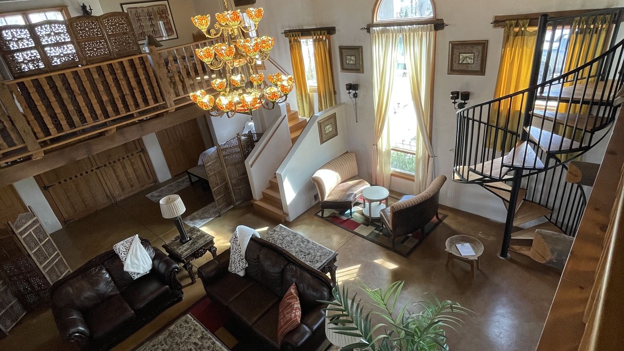 Photo of Livingroom in Los Ranchos de Albuquerque