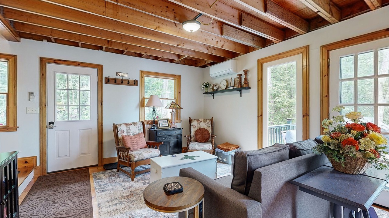 Photo of Livingroom in Warren