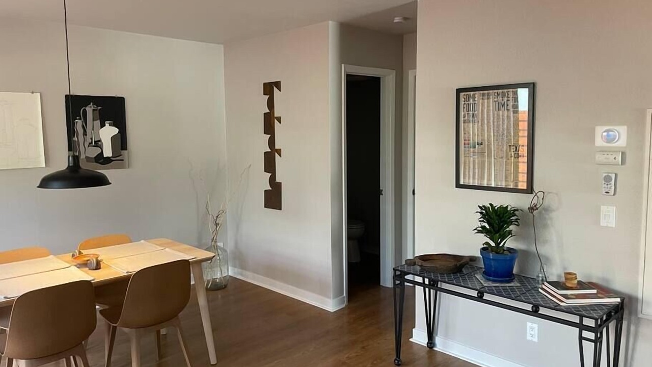 Photo of Livingroom in East Congress