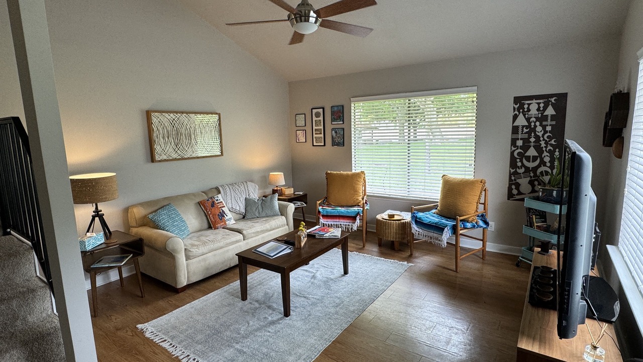 Photo of Livingroom in East Congress