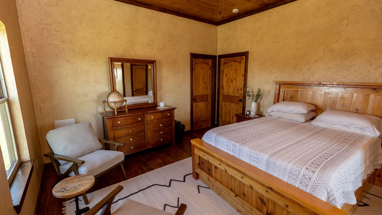Photo of Bedroom in Sulphur Springs
