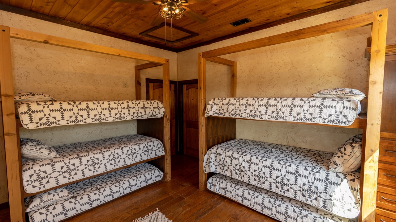 Photo of Bedroom in Sulphur Springs