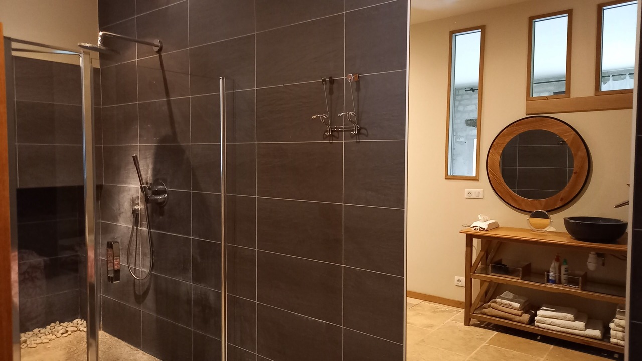 Photo of Bathroom in Villeneuve-sur-Vere