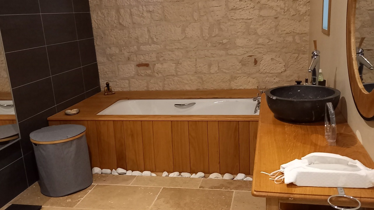 Photo of Bathroom in Villeneuve-sur-Vere