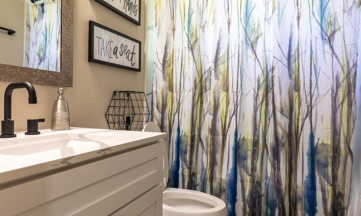 Photo of Bathroom in Montopolis