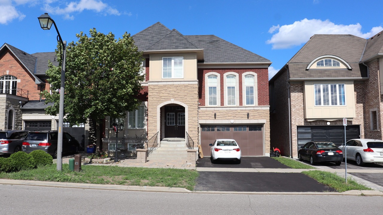 Photo of Others in Ajax