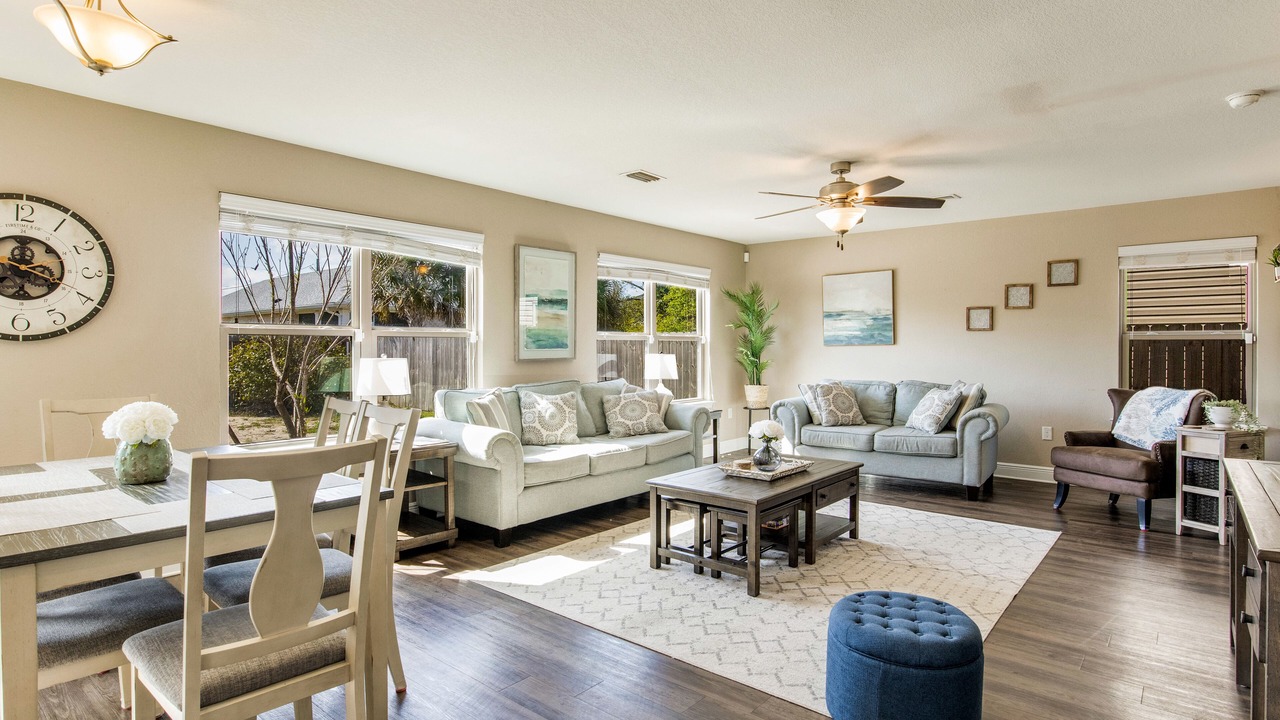 Photo of Livingroom in Ono Island