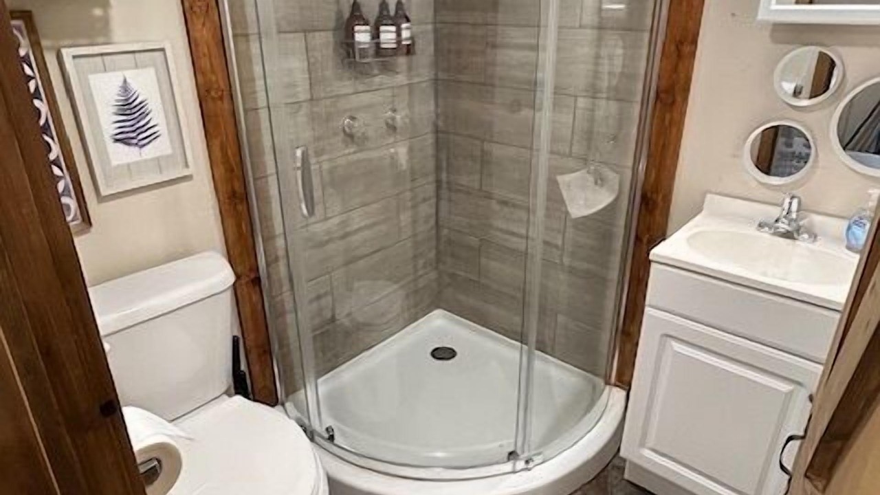 Photo of Bathroom in Parthenon