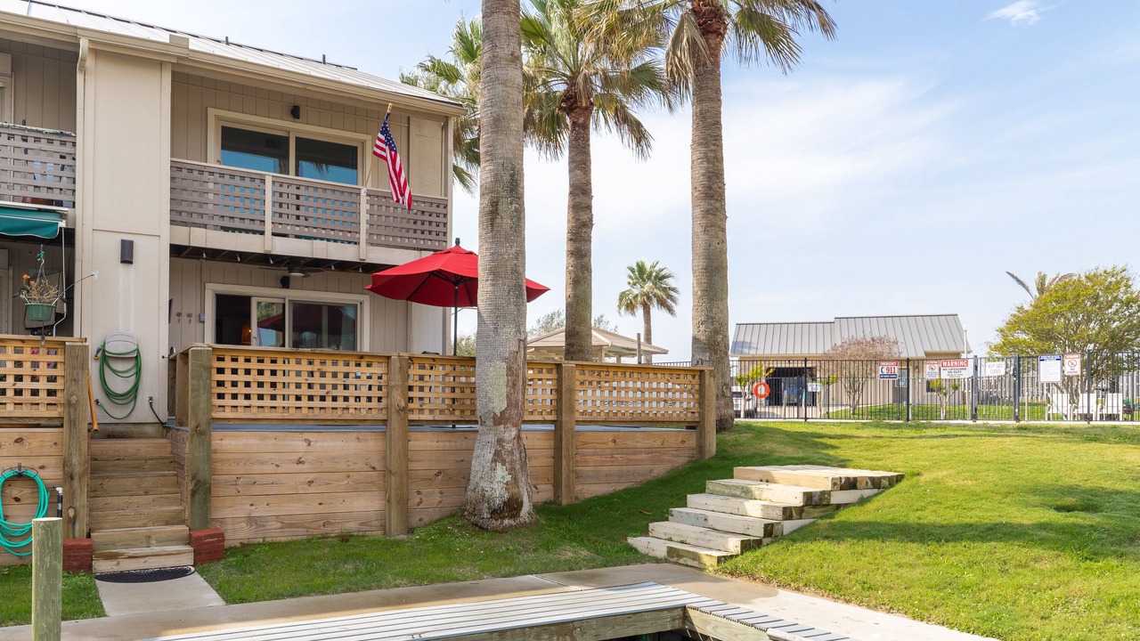 Photo of Outdoor in Harbor Oaks