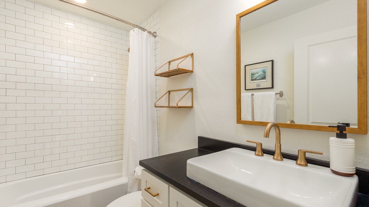 Photo of Bathroom in Harbor Oaks