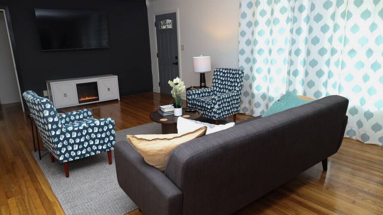 Photo of Livingroom in Tougaloo