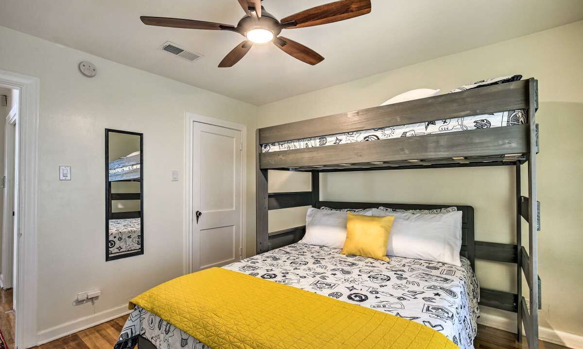 Photo of Bedroom in Northwest Los Angeles Heights