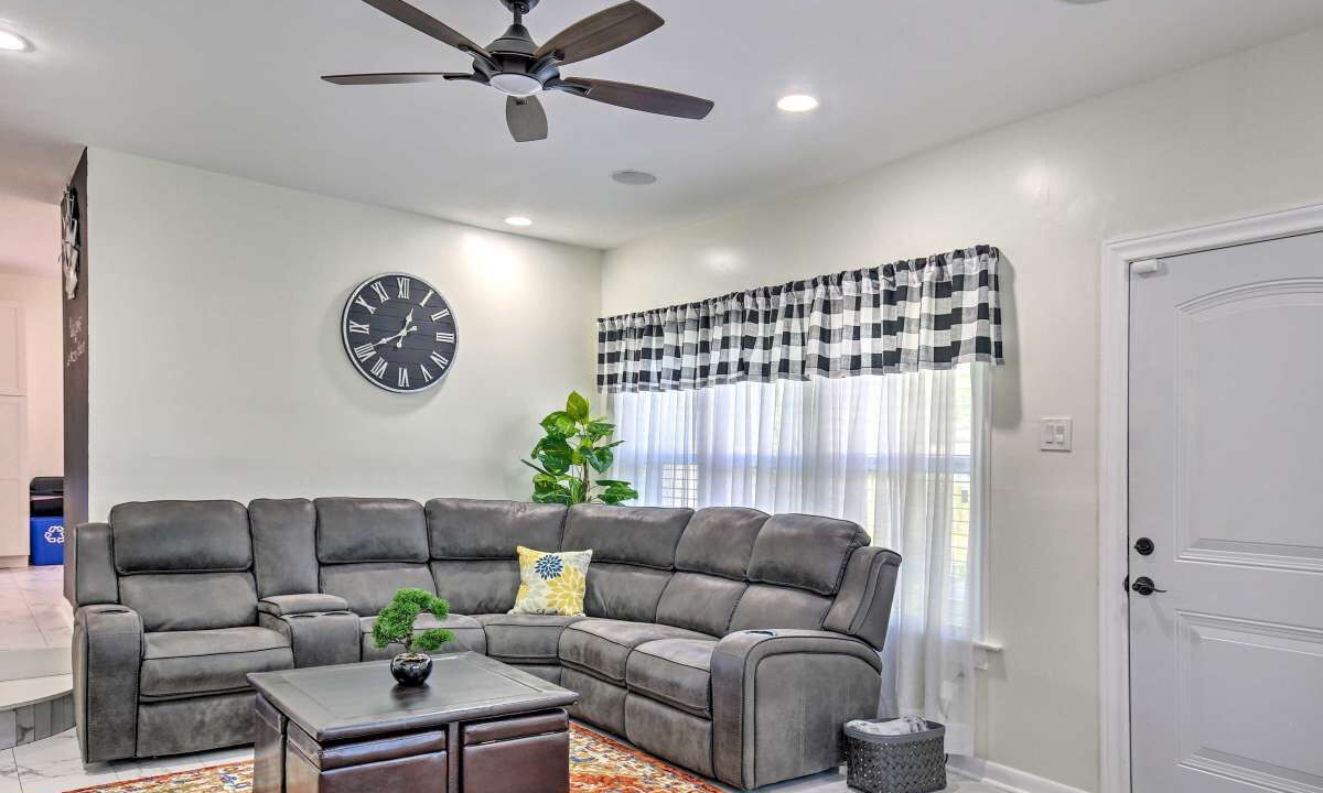 Photo of Livingroom in Northwest Los Angeles Heights
