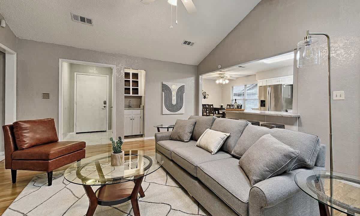 Photo of Livingroom in North Richland Hills
