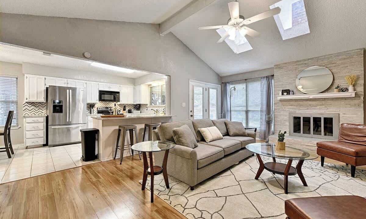 Photo of Livingroom in North Richland Hills