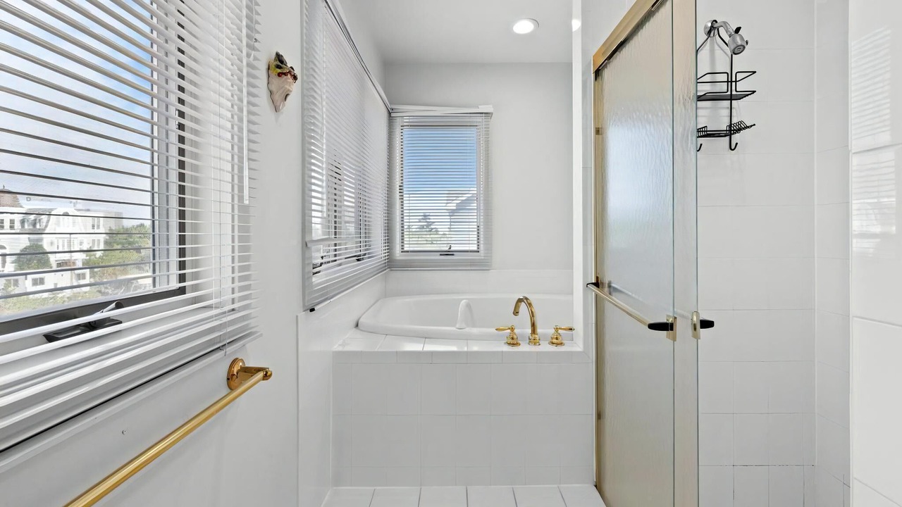 Photo of Others in Loveladies