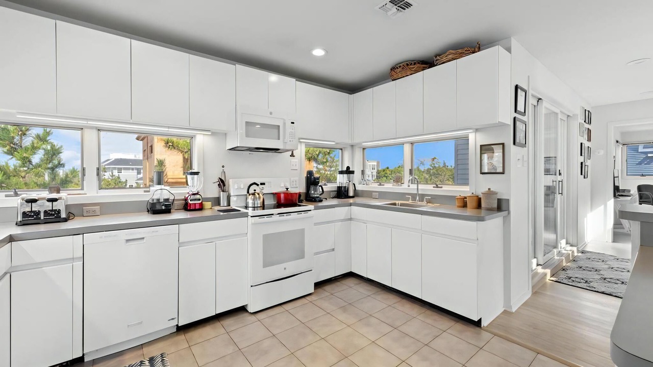 Photo of Others in Loveladies