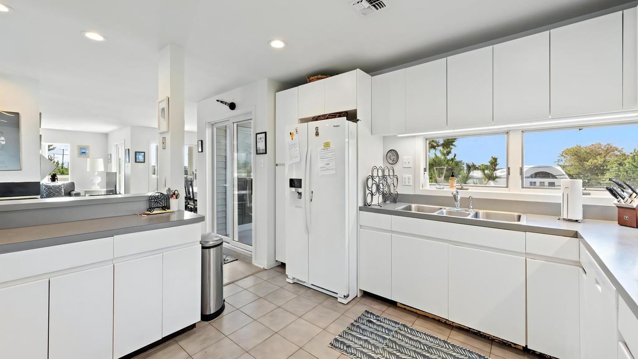 Photo of Others in Loveladies