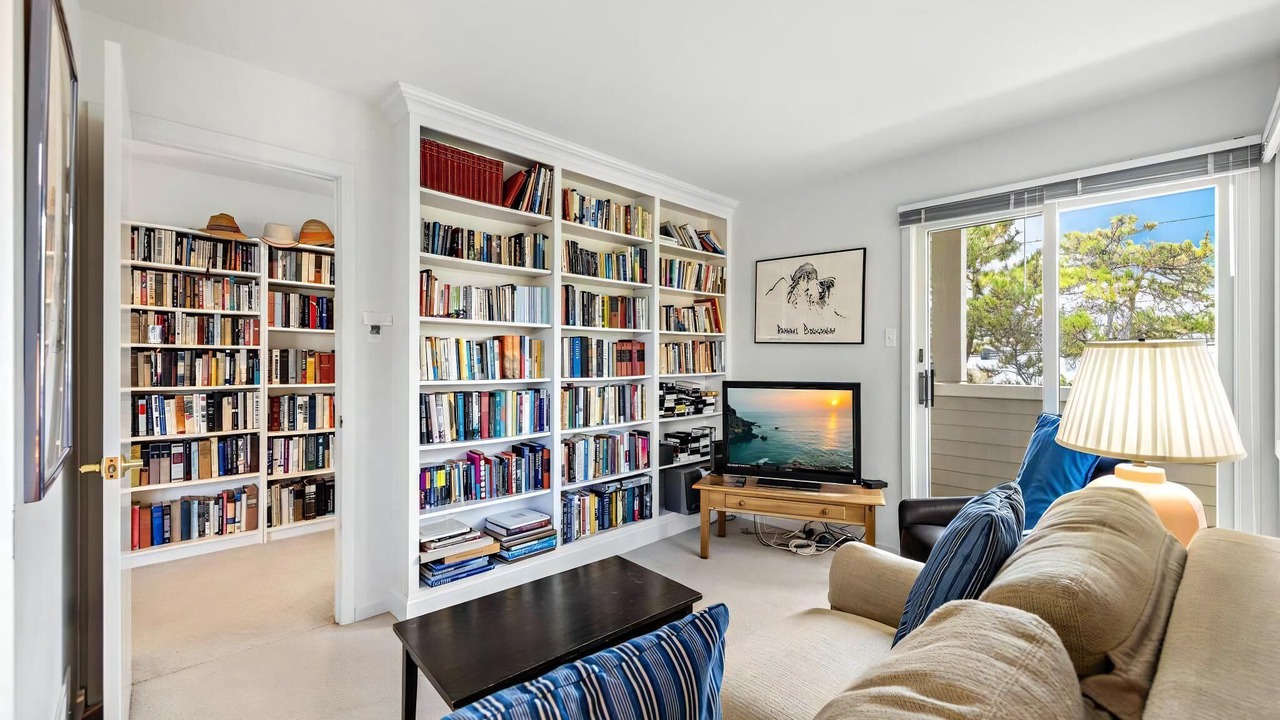 Photo of Others in Loveladies