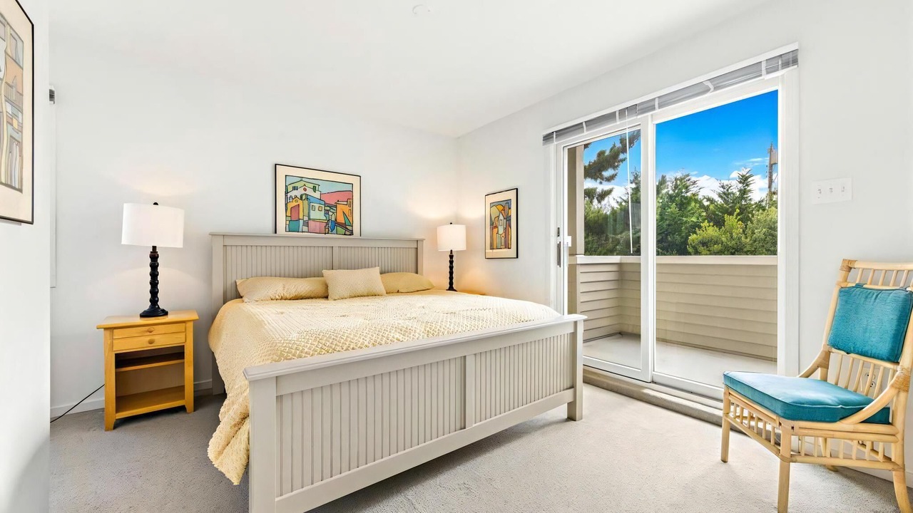 Photo of Others in Loveladies