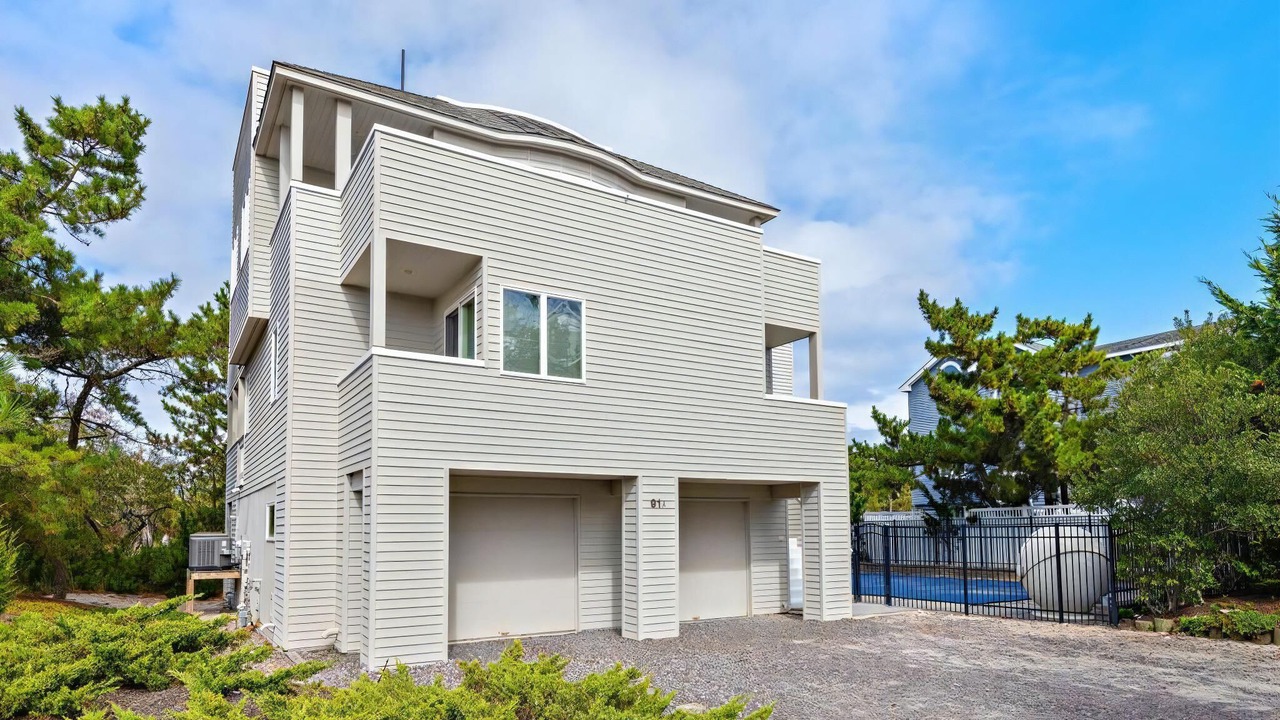 Photo of Others in Loveladies