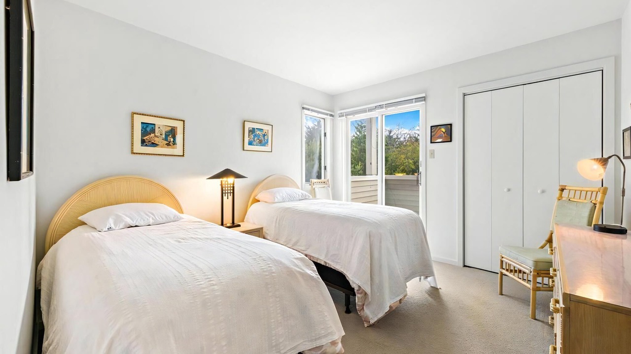 Photo of Others in Loveladies