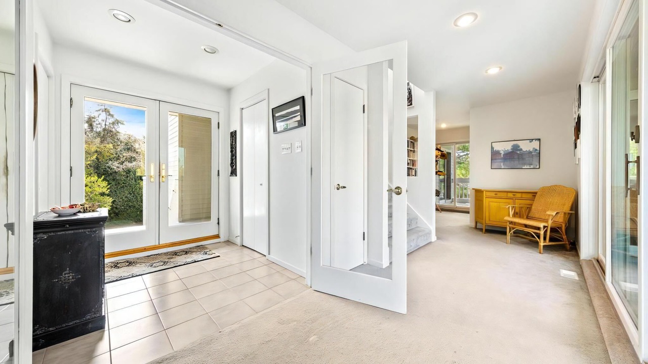 Photo of Others in Loveladies