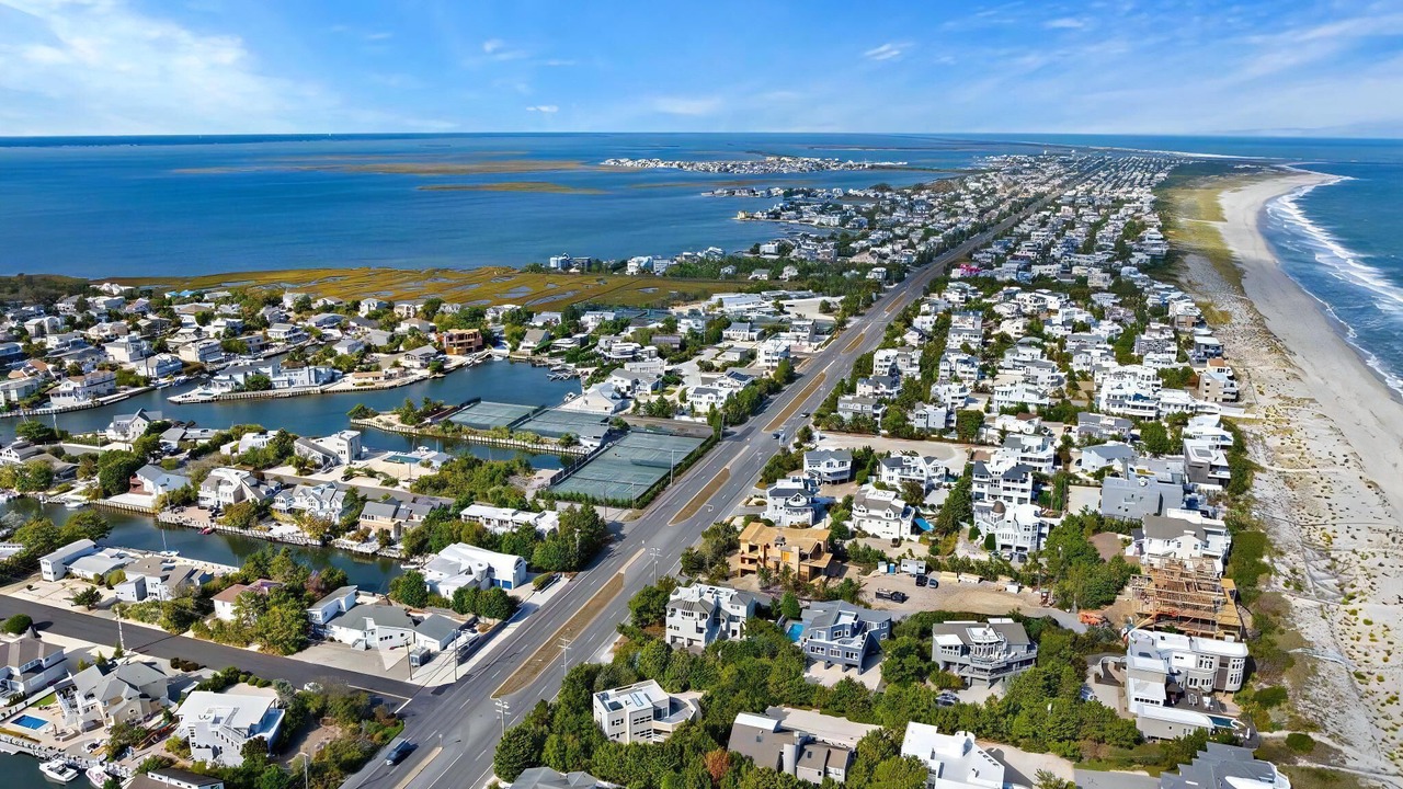 Photo of Others in Loveladies