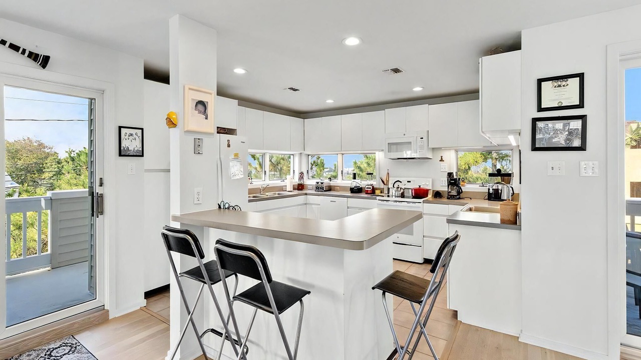 Photo of Others in Loveladies