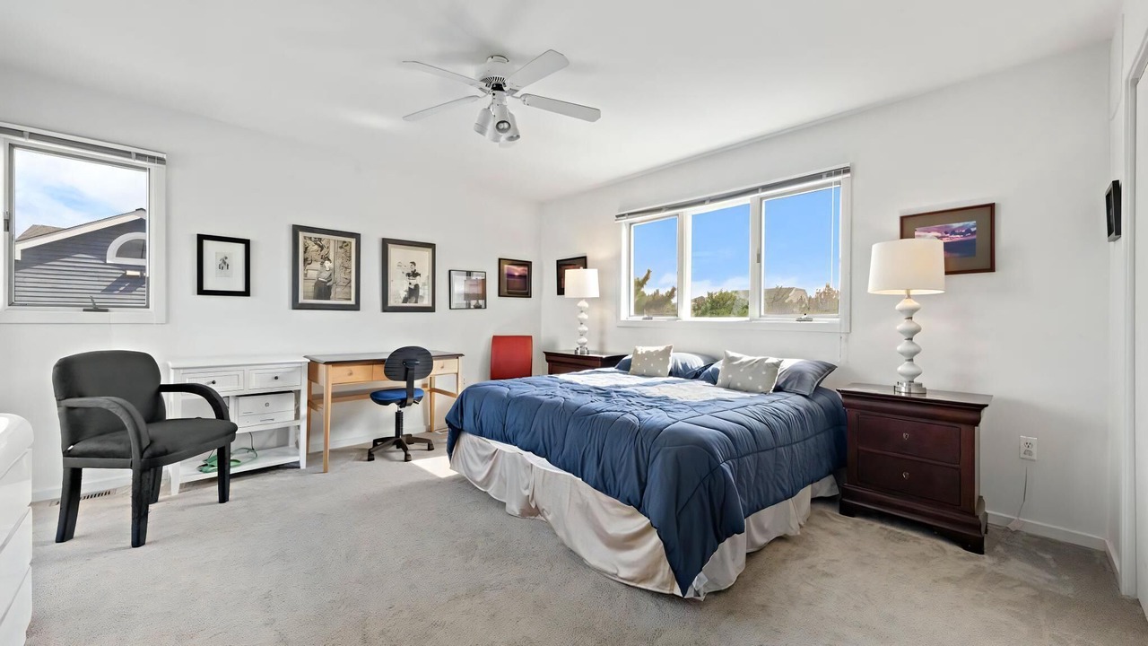 Photo of Others in Loveladies