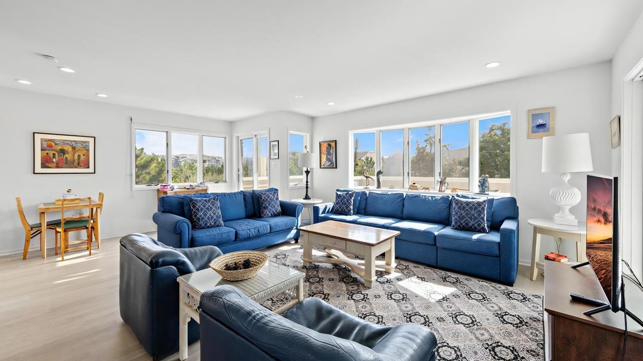 Photo of Others in Loveladies