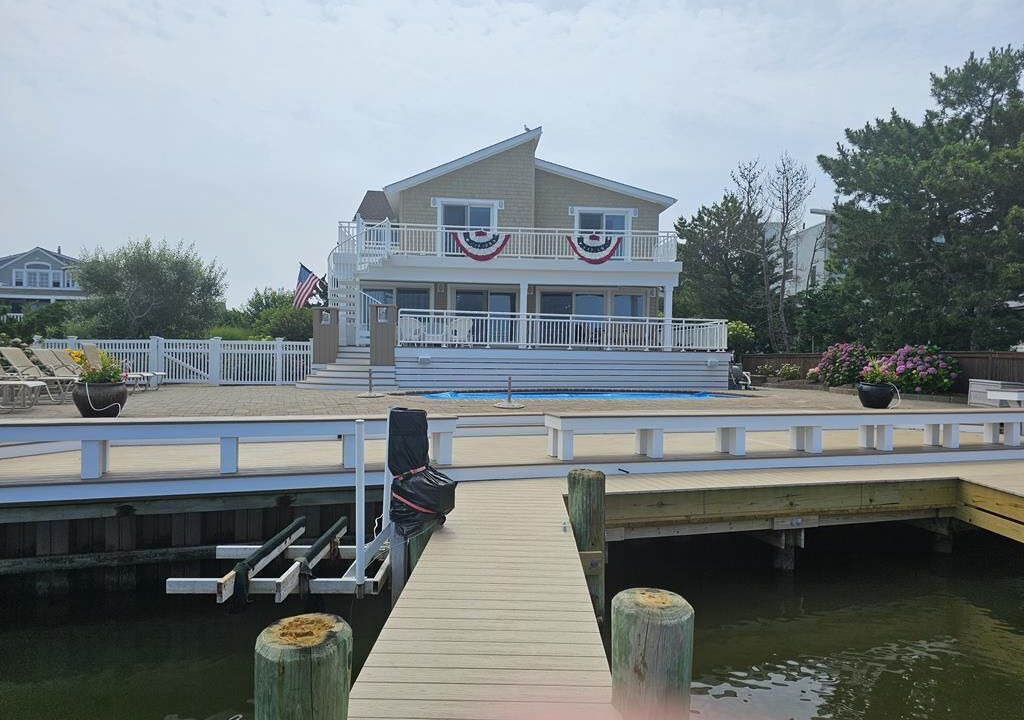 Photo of Others in Loveladies