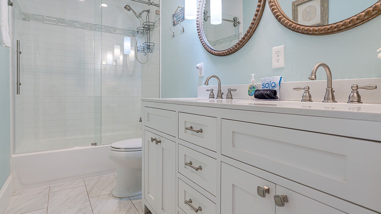 Photo of Bathroom in Pirates Beach West