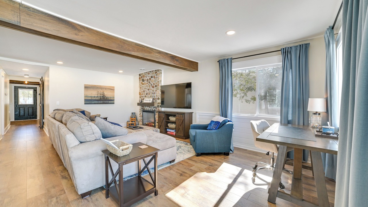 Photo of Livingroom in Long Lake