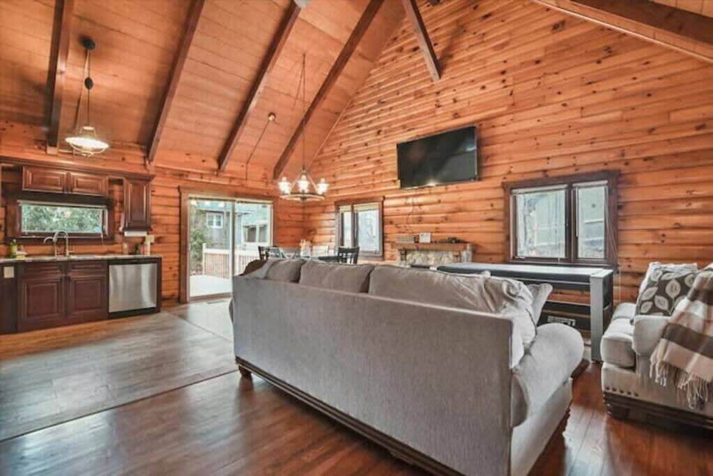 Photo of Livingroom in Tobyhanna