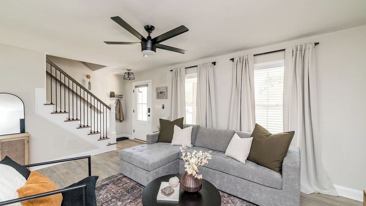 Photo of Livingroom in Madison Heights